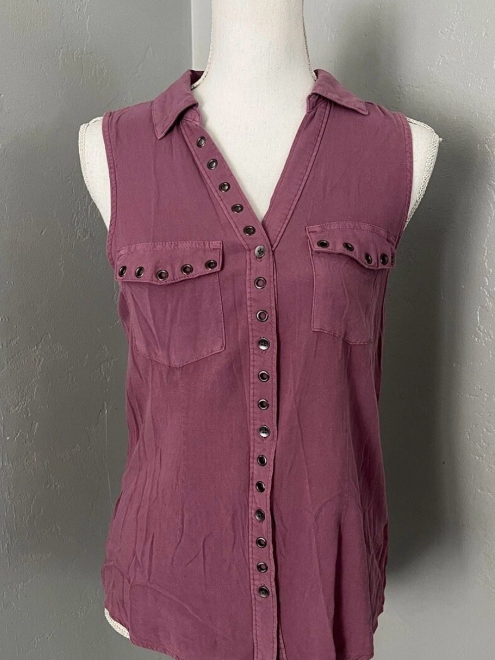 Rock & Republic Sleeveless Button-Front Top in Dusty Plum